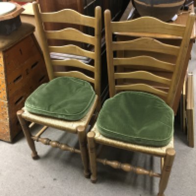 Elm ladder back dining chairs with a modern oak table, dimensions 106x74x74 cm. NO RESERVE