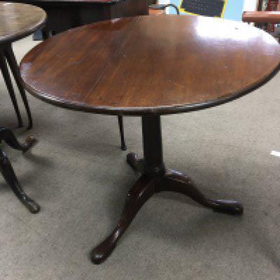 A George III Mahogany occasional table with a circular top and turned column on splayed legs. Top diameter 76cM. NO RESERVE