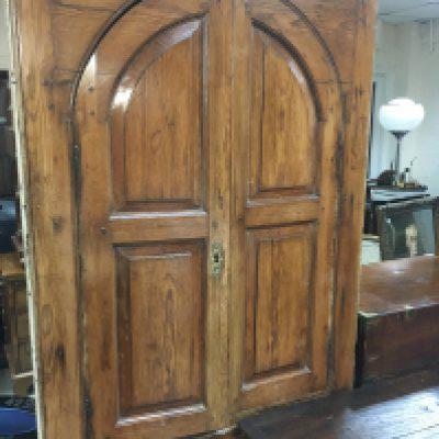 A Georgian pine corner cupboard with a pair of Arched panel doors with a single cupboard under . 90 cm height. 192 cm .