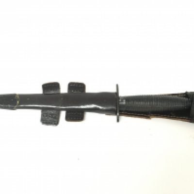 A Fairbairn Sykes style commando fighting knife. Blade length 18cm long, total length 30cm approximately. This lot cannot be posted