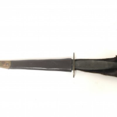 A Fairbairn Sykes Commando fighting knife with leather sheath. 16cm long blade. 28.5cm total length .This lot cannot be posted