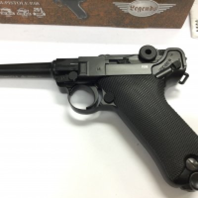 A P.08 Co2 air pistol. With box and paperwork. Shoots a .177 BB with holster.