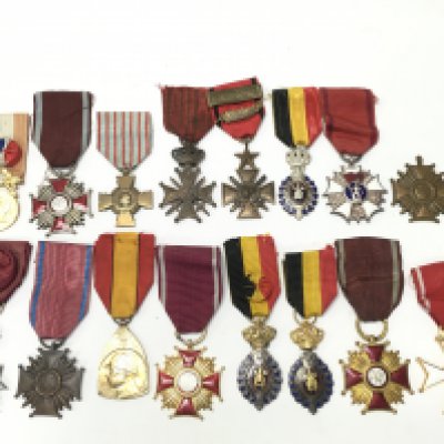 European war medals including Polish Officers Cross of Polonia Restituta, Polish gold cross, Belgian order of the crown, Zaire War Cross of Merit with Palms & Clasp Operation Shaba, French Combatants Cross etc Postage category B