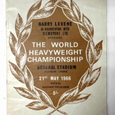 MUHAMMAD ALI v HENRY COOPER, 1966 WORLD HEAVYWEIGHT CHAMPIONSHIP PROGRAMME, "Harry Levene in association with Viewsport Ltd. presents The World Heavyweight Championship, Arsenal Stadium, Highbury, London, 21st May 1966, Official Souvenir Programme 5/-" together with colour insert.