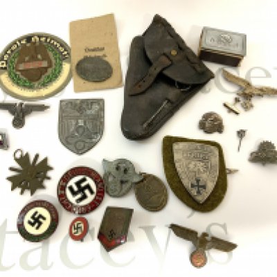 A small collection of German militaria  (some retrospective copyâ€™s) (B)