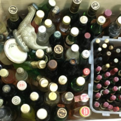 A collection of miniature spirits including Jamie Stuart, Blair Athol, Old Crow, Strathspey Malt, Armada Cream etc. Variating levels. This lot cannot be posted. NO RESERVE