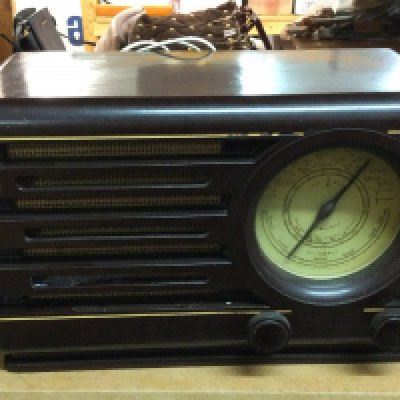 A vintage radio Philips 371U/15. Postage cat C