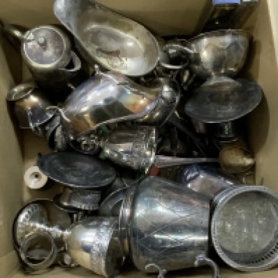 A collection of mixed silver plated items. (D)
