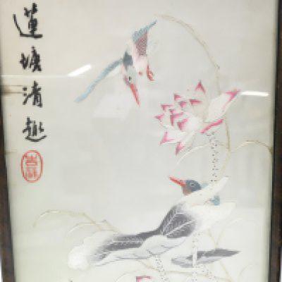 A small framed Chinese silk picture of birds on flowers. Dimensions 22x27cm This lot cannot be posted