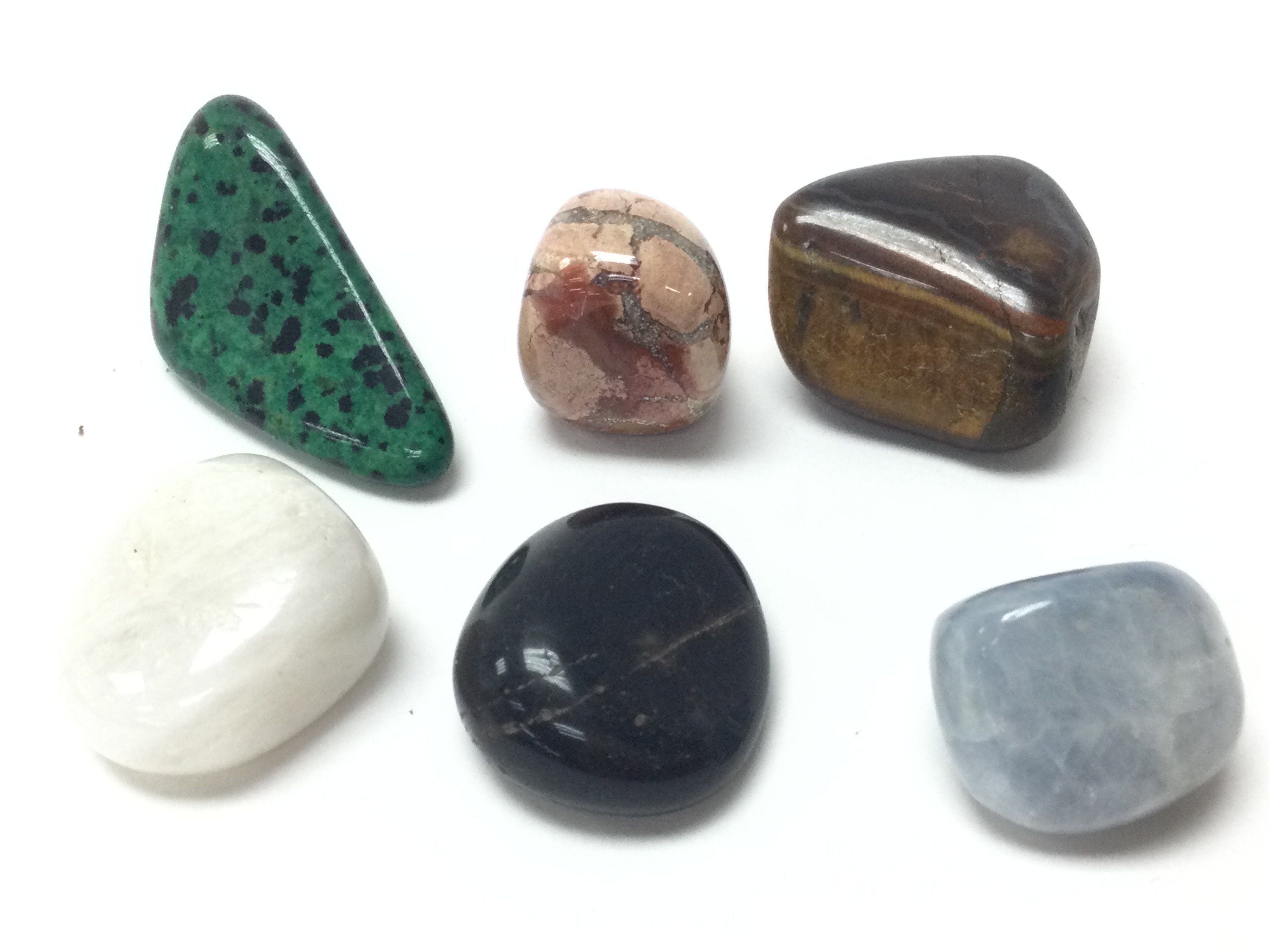 Large natural tumbled gemstones: tigers eye, green jasper, onyx, blue calcite, brecciated red jasper and moonstone. 335.0ct. Postage category A