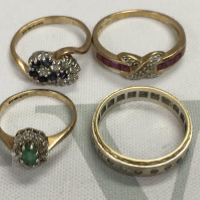 Four gold ring with gemstone inset total weight 8.6 grams.