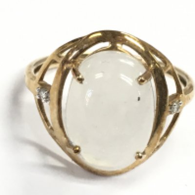 A 9 carat gold moonstone ring , R/S. 3g postage category A