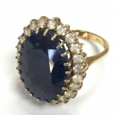 A 9 carat gold sapphire ring , size S. 10.3g postage category A