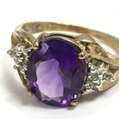 A 9 carat gold amethyst ring , 3.5g total weight. Size Q. Postage category A