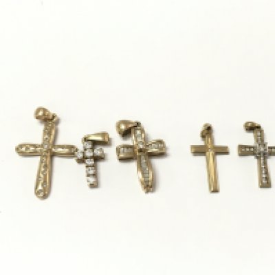 Collection of 9ct gold diamond cross pendants. 10.77g