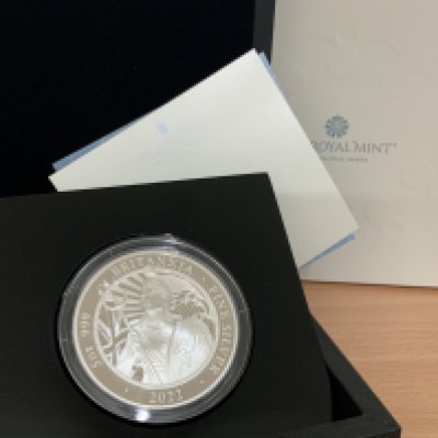 Royal Mint 2022 5OZ Brittania case coin. 999 Fine silver. Full box and packing (A)