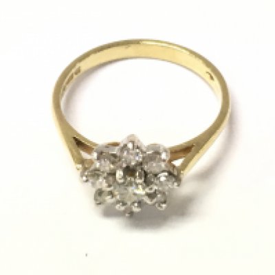 An 18ct gold diamond cluster ring. Size M 1/2 and 3.1g