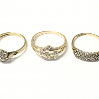 Three 9ct gold diamond cluster rings. 5.1g Postage A