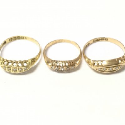 Three 18ct gold old style 5 diamond rings. 7.5g
