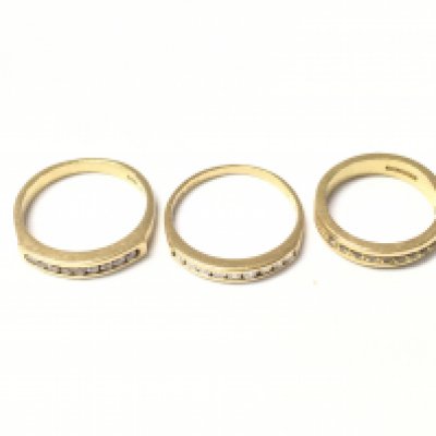 Three 18ct gold diamond rings. 8.78g