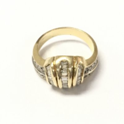 An unmarked gold diamond cluster ring. Size M and 3.5g