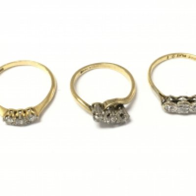 Three 18ct 3 stone diamond rings. 6.10g
