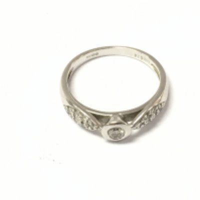 An 18ct white gold diamond solitaire ring 0.24ct size N and 3.25g