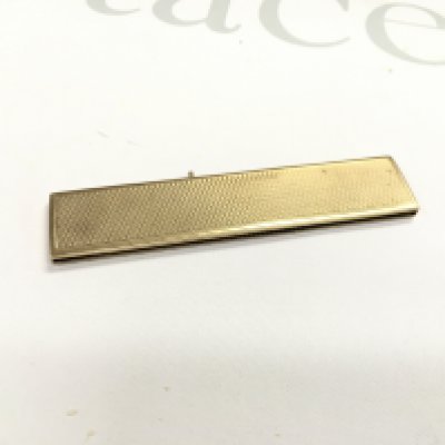 A 9ct gold cased comb.
