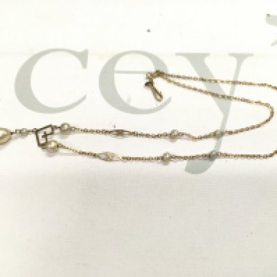 A 9ct gold and pearl necklace. Approx weight 3.80 grams.