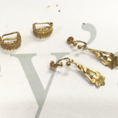 Two pairs of gold earrings, approx weight 5.86 grams.