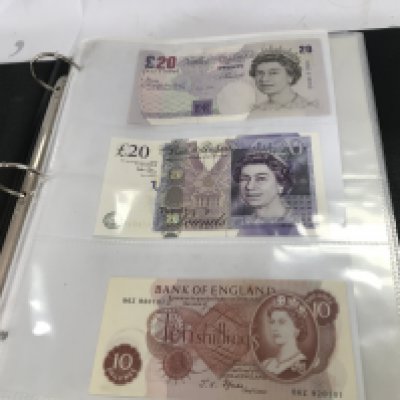 An album of bank notes including a number of &#2013265932&#2013265922&#20132662751 notes.