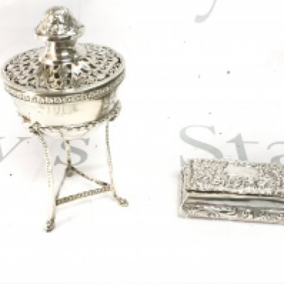 A silver pot pourri bowl with lid 142g and a small silver box 47g.