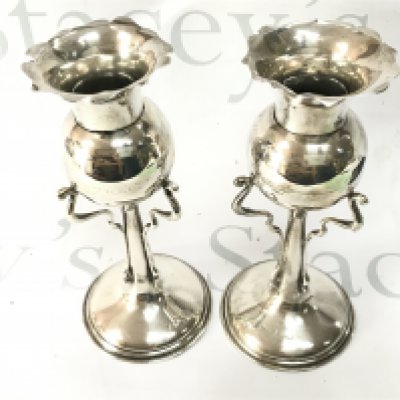 A pair of silver vases. 20cm tall and approx 292g