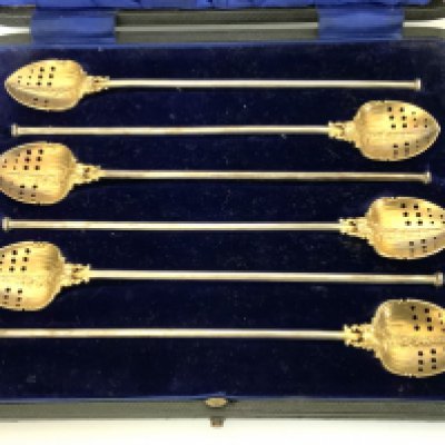 A cased set of Sterling silver Cocktail stirrers / straws, Marked G.M.Co sterling silver. (B)