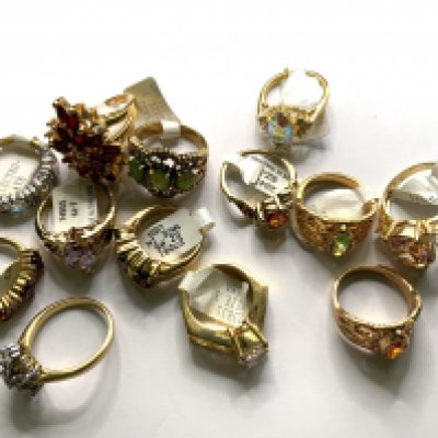 A mixed lot of stone set modern costume rings. (A). NO RESERVE
