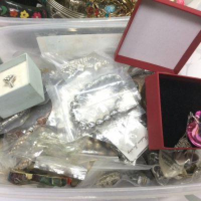 A tub of mixed costume jewellery. Shipping category C. NO RESERVE