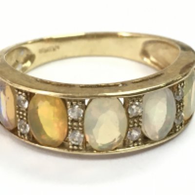 A 9ct gold opal set ring, 3g total weight. P/Q Postage category A