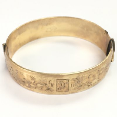 A 9ct gold metal core bangle.