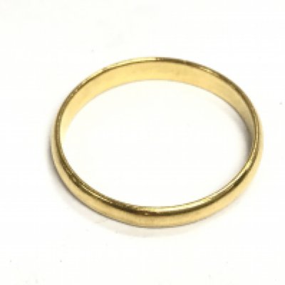 A 22ct gold band. Y 1/2 and 4.22g