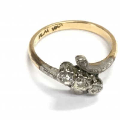 An 18ct gold ring set with three small diamonds. 2.45g and size K