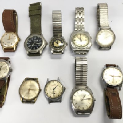 A collection of assorted vintage watches including Avia Accurist etc Postage B