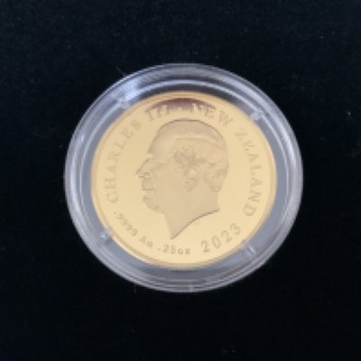 A Charles III New Zealand Reserve bank issue 2 Dollar 0.9999 gold 1/4oz coin. (A)