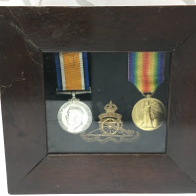 A WW1 medal group including a war and victory medal presented to a Gunner RA William James and a Royal Artillery cap badge in a presentation case. Case dimensions 10x18cm .This lot cannot be posted (postage category A if posted without case)