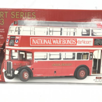 A Boxed Sunstar RT Series RT 113 Bus. 1/24 Scale. Mirrors Missing.