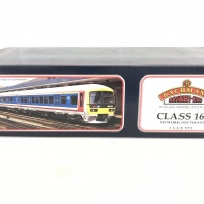 A Boxed Bachmann 00 Gauge Class 166 Network Southeast3 Car Set #31-025.