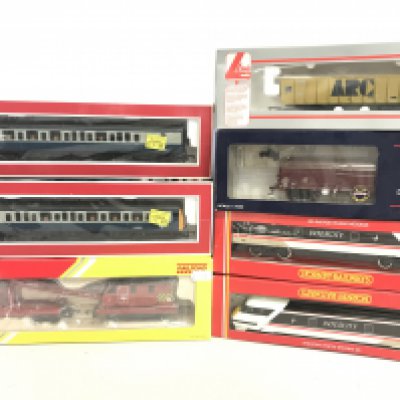 A Small Collection Of Boxed 00 Gauge Coaches. Rolling Stcok And 2 X BR MK4 Driving Vans #R.268.