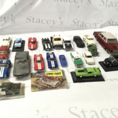 An assorted collection of model cars, mostly diecast but includes 1 tin friction model and a Willys Dauphine. No reserve