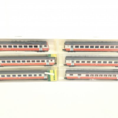 A Swiss Minitrix 6-Car Rake Of Einheistwagon III. includes Dummy Driving Trailer. Not In Original Boxes.