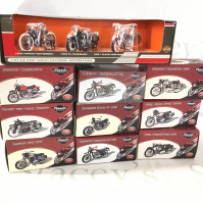 A collection of 9 boxed model motorcycles by Atlas in the Classic Motorbikes series. Als includes a boxed set of 3 Harley Davidson motorbikes. No reserve