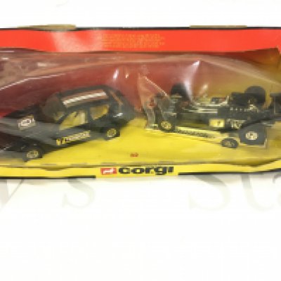 A Boxed Corgi Gift Set #32 Lotus Elite and Lotus F1 Car On Trailer